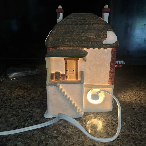 Dept 56 Dickens' Village Series A Christmas Carol Fezziwig's Warehouse Mint - Picture 5 of 15